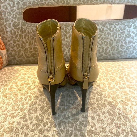 Elaine Turner camel colored soft leather booties with platform and cutouts. - Picture 2 of 6